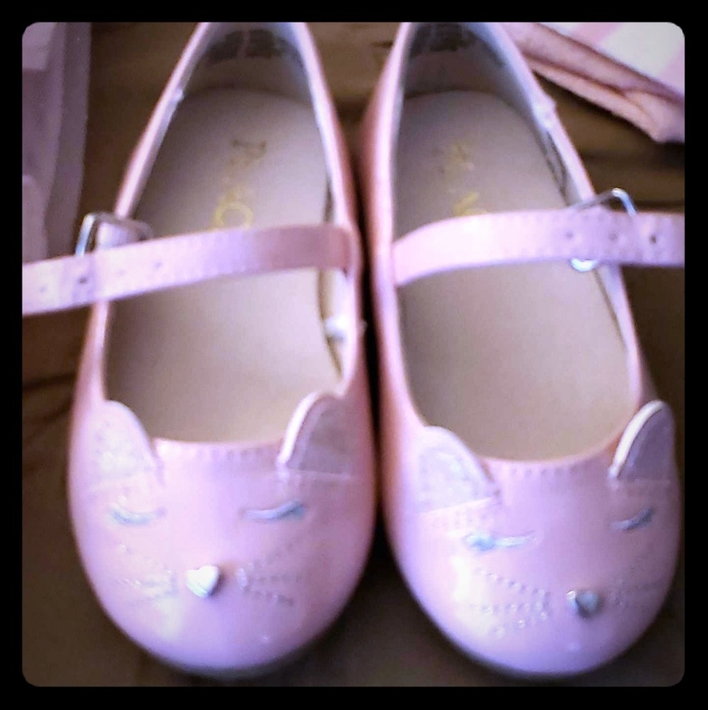 Dress shoes pink
